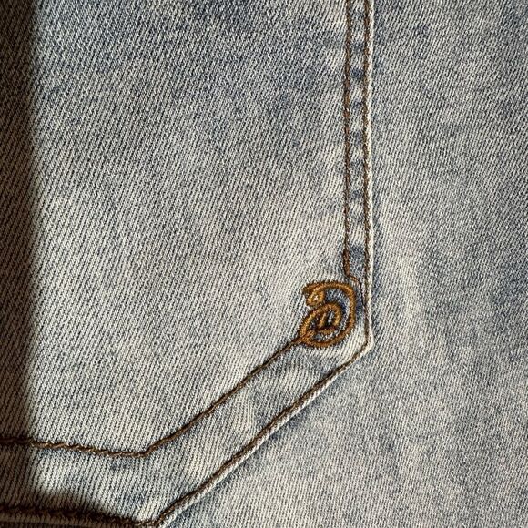 Indigo Rein Jean shorts with patches. Size 9 - Picture 6 of 7